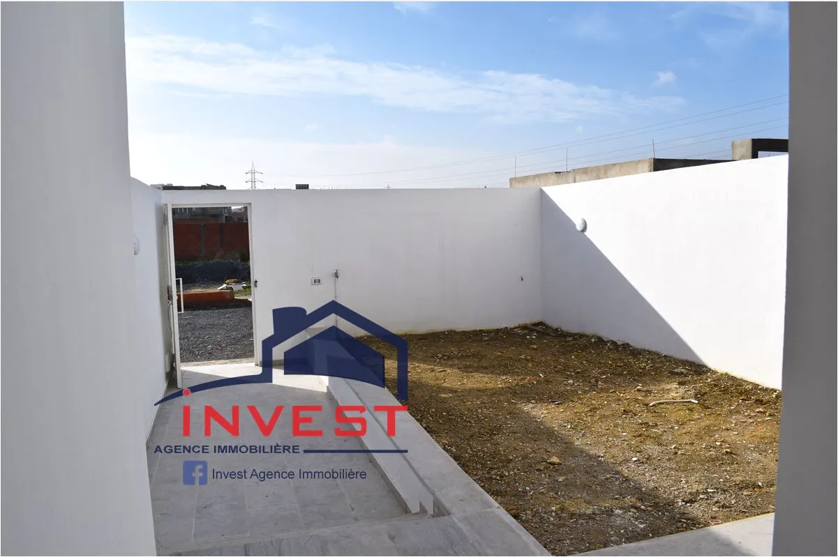 À vendre – Duplex à Bhar Lazreg avec jardin