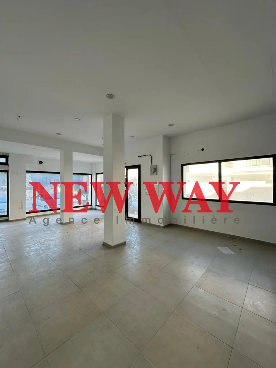 Local Commercial Mur, Fait le Coin à khezema