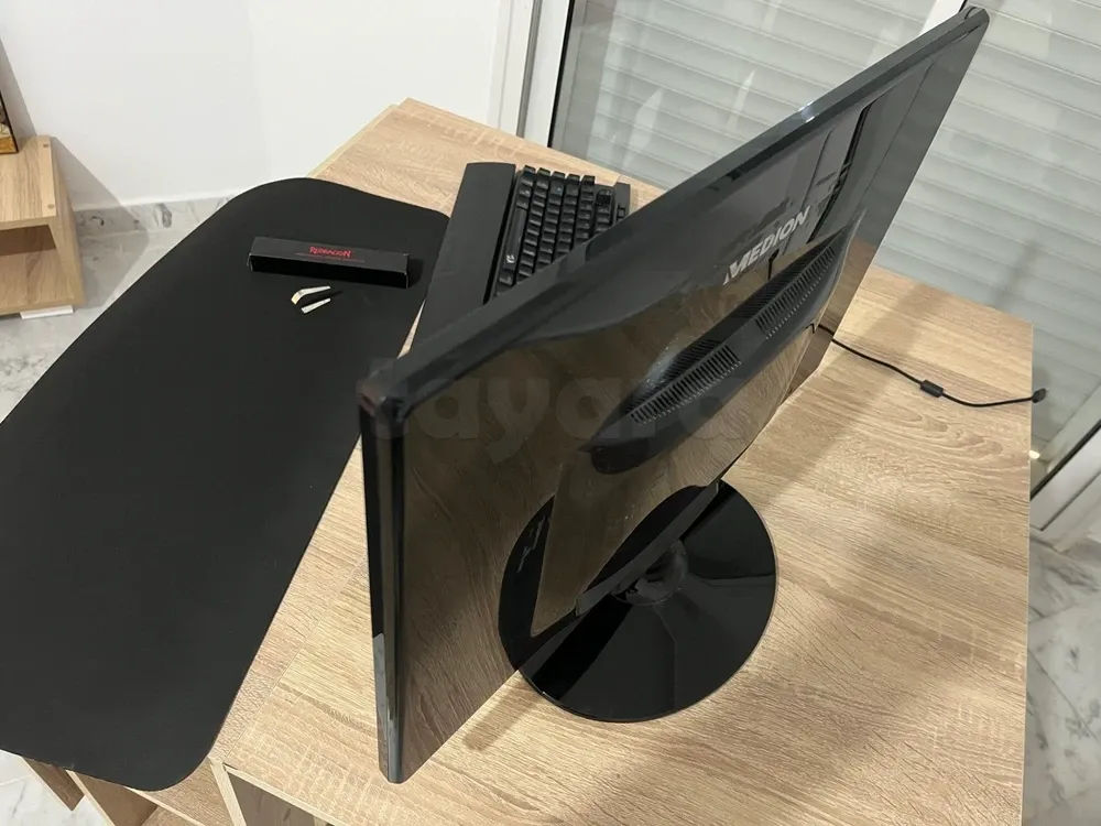 Ecran Medion 23.6 pouces et Clavier Redragon K587