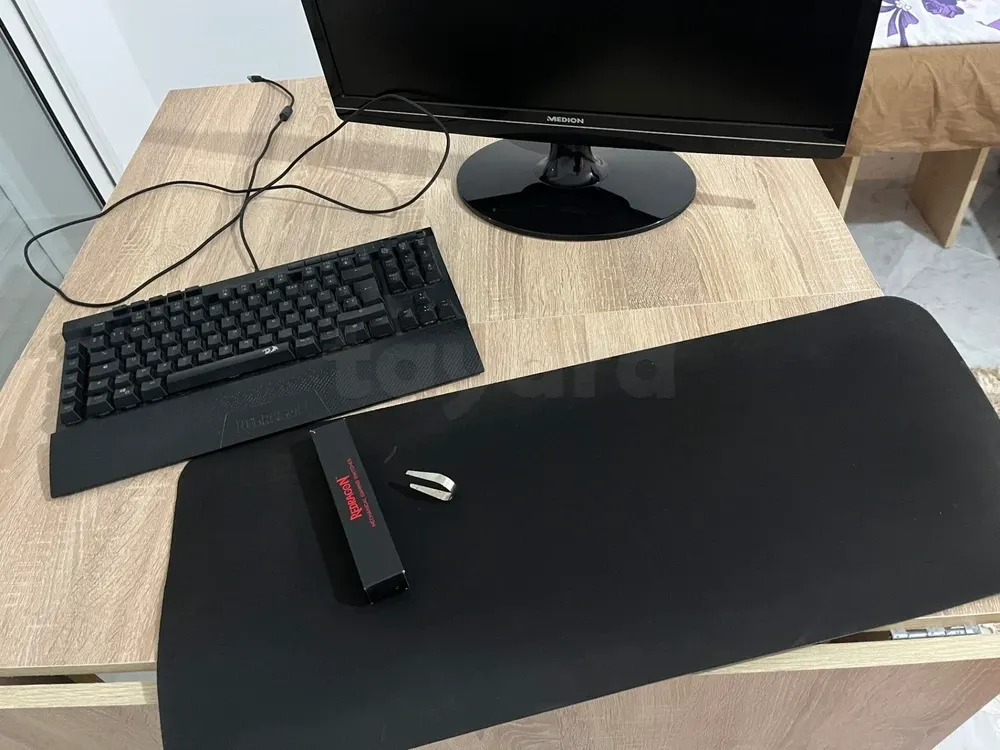 Ecran Medion 23.6 pouces et Clavier Redragon K587