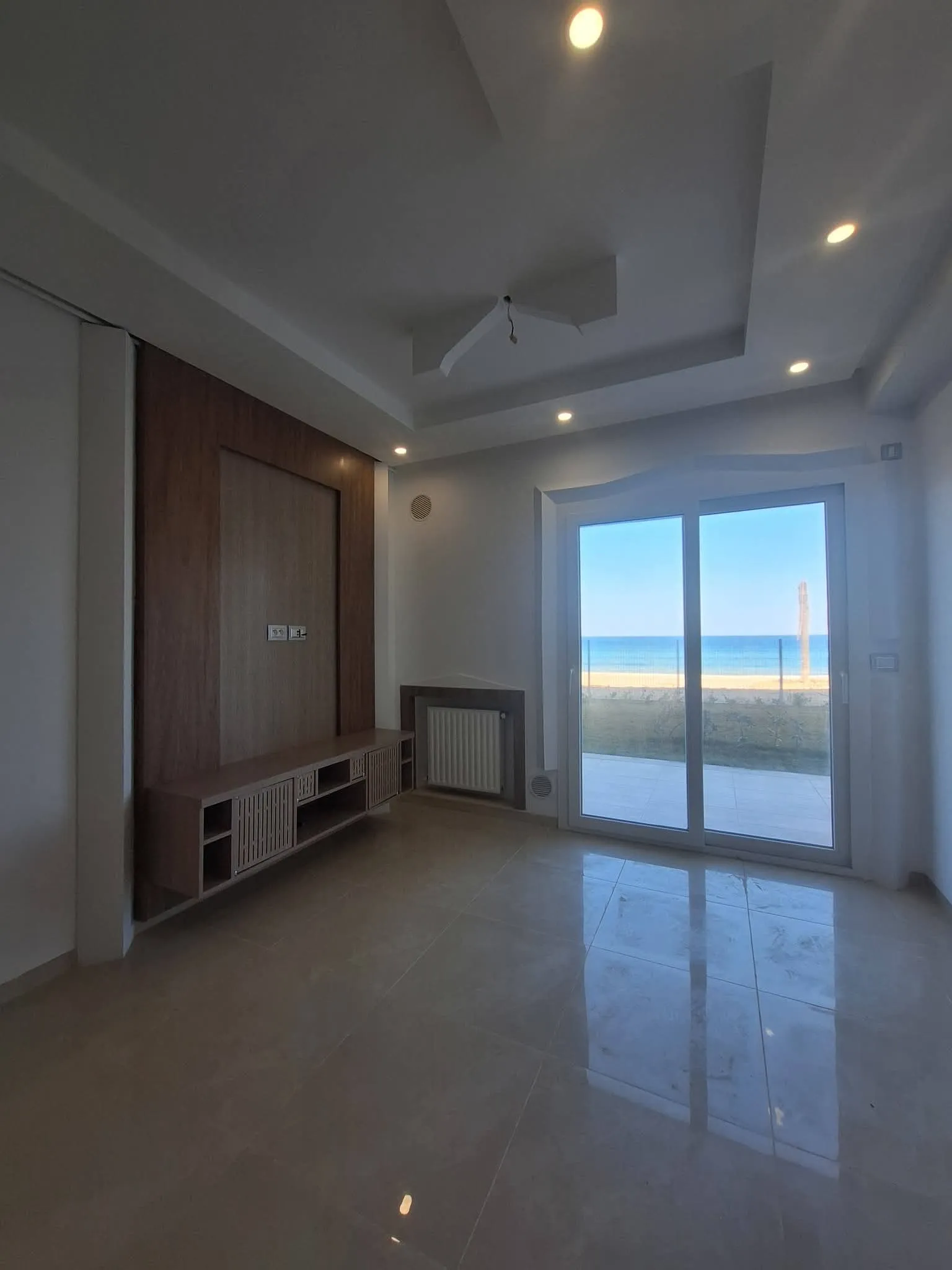 À VENDRE – Appartement S+2 pieds dans l’eau à Chatt Mariem