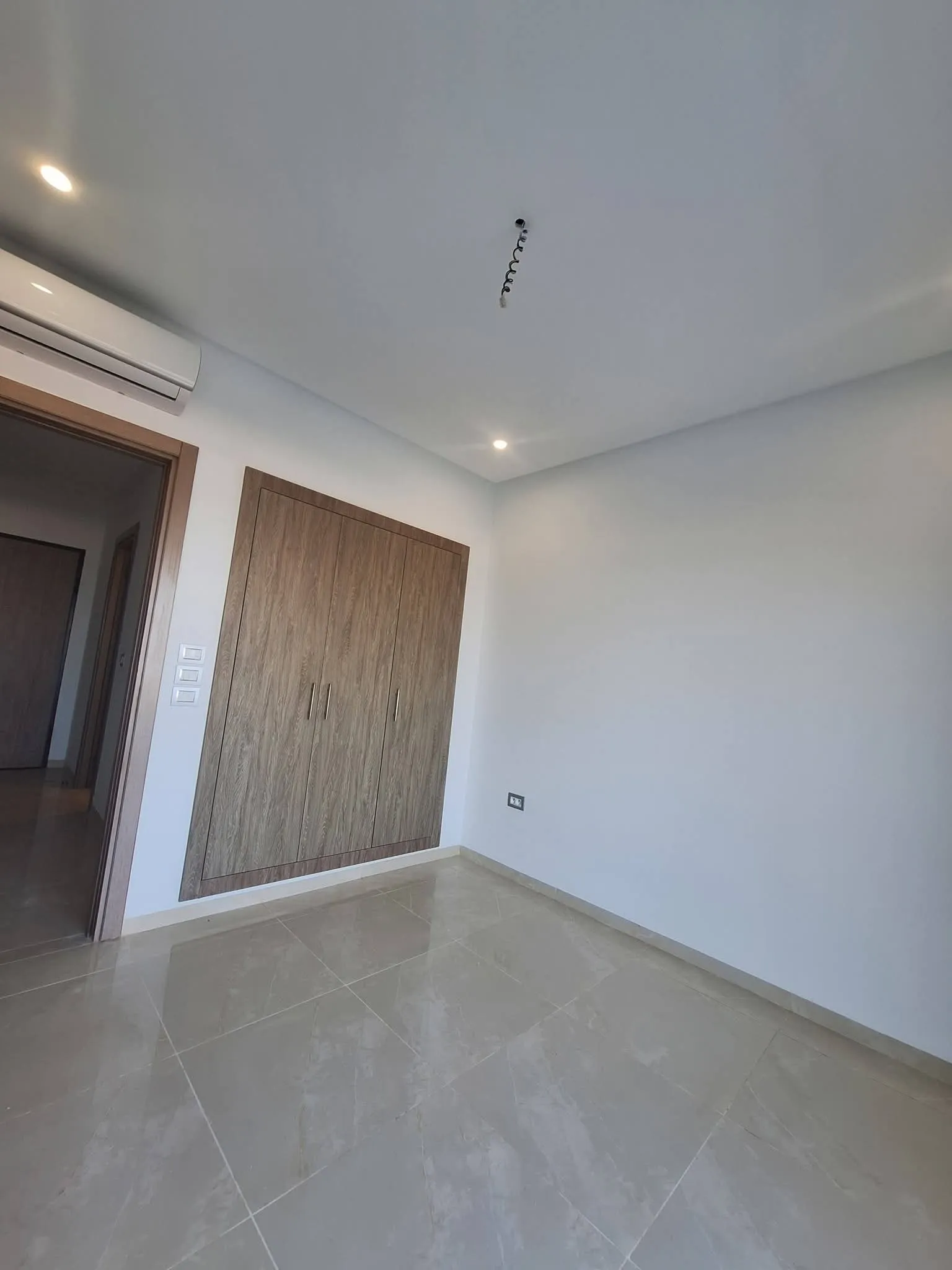 À VENDRE – Appartement S+2 pieds dans l’eau à Chatt Mariem