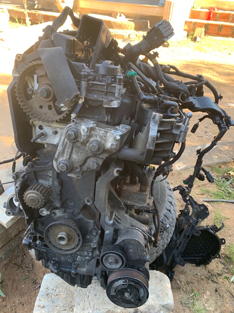 Piece de moteur 2.0 bleuhdi expert 4