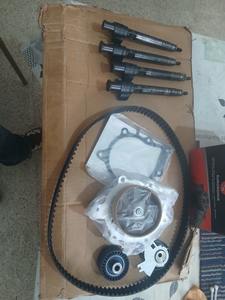 Piece de moteur 2.0 bleuhdi expert 4