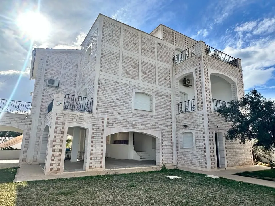 belle villa 1200 m
