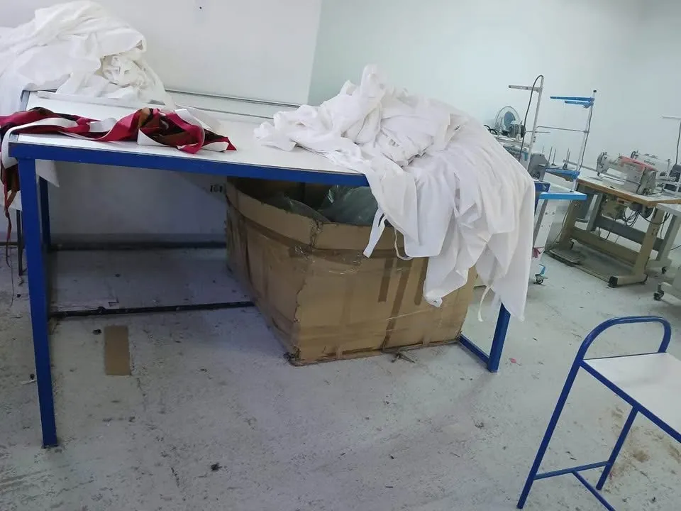 TABLE DE TRAVAIL DE CONFECTION