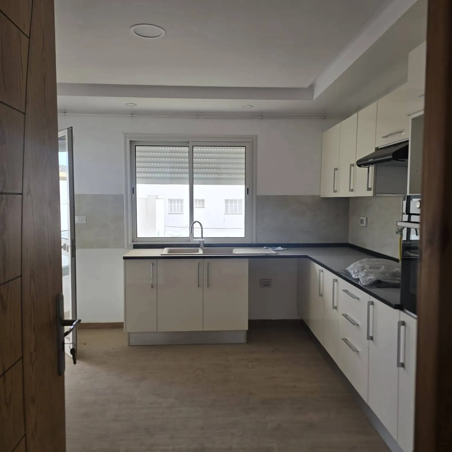  Appartement S+3  - KANTAOUI à 2éme Position de la Plage