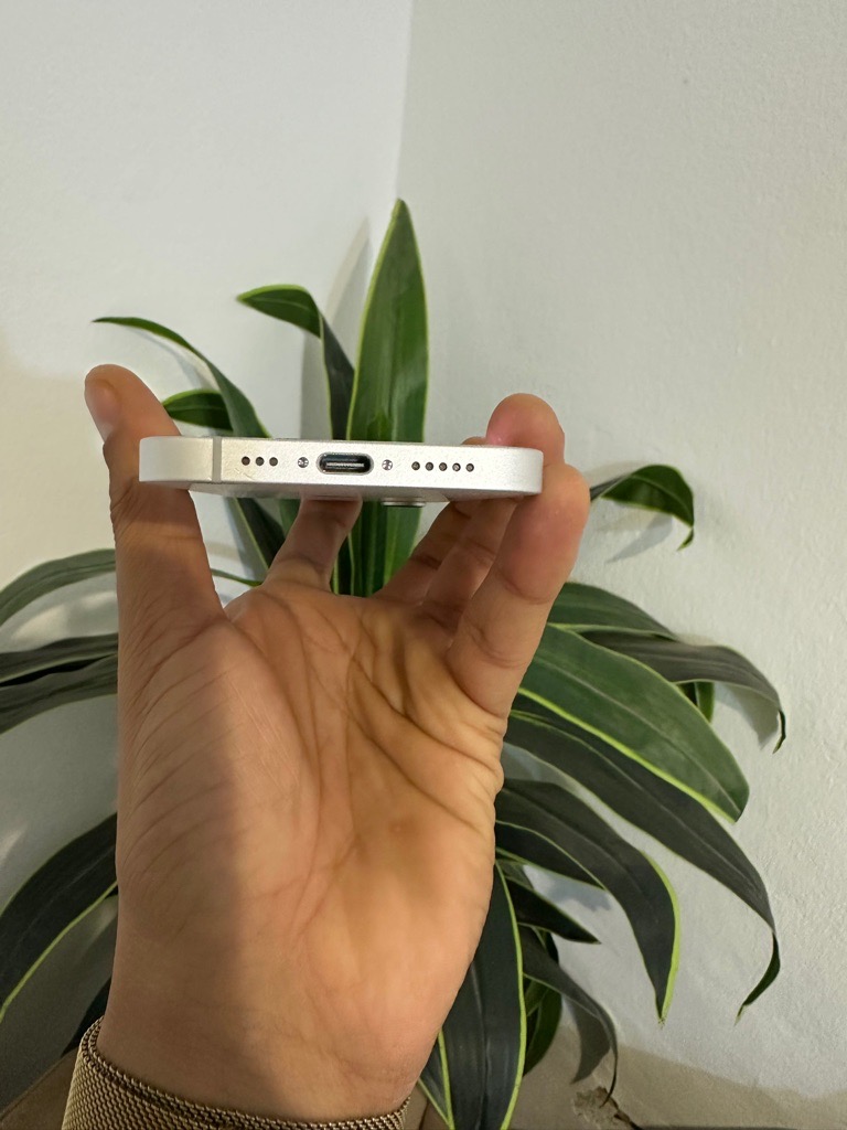 iPhone 16e 100% 128GB 