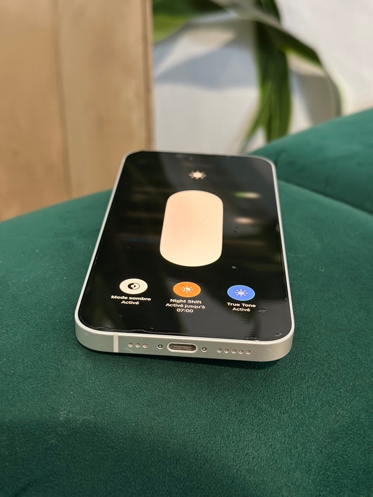 iPhone 16e 100% 128GB 