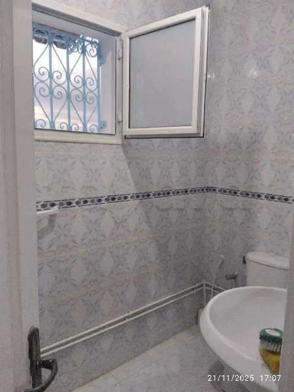 un propre studio s+1 au 2éme étage a loue a brortal Hayder Prés de stade Bardo