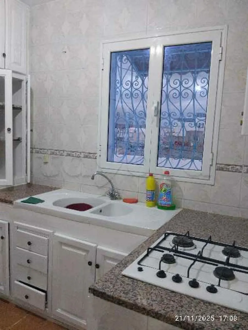 un propre studio s+1 au 2éme étage a loue a brortal Hayder Prés de stade Bardo