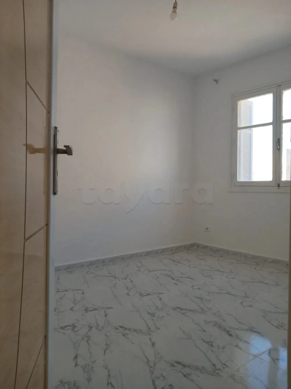 un appartement s+3 au 4éme étage (sans ascenseur) a louer a Cité Tahrir Prés de Bardo