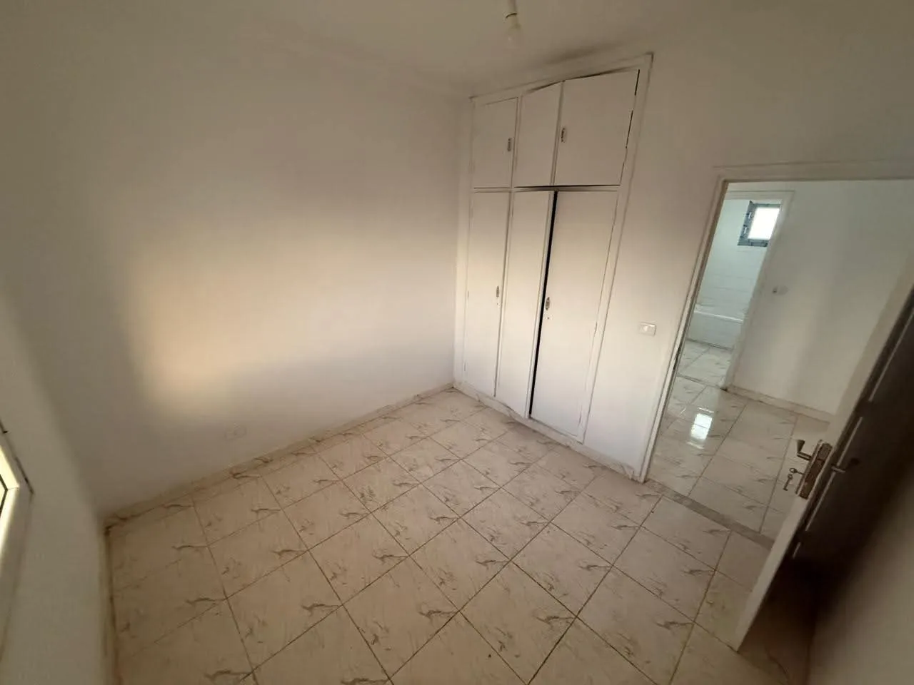 un appartement s+3 au 4éme étage (sans ascenseur) a louer a Cité Tahrir Prés de Bardo