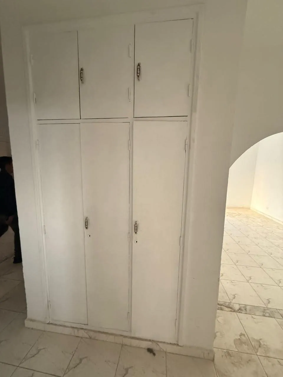 un appartement s+3 au 4éme étage (sans ascenseur) a louer a Cité Tahrir Prés de Bardo