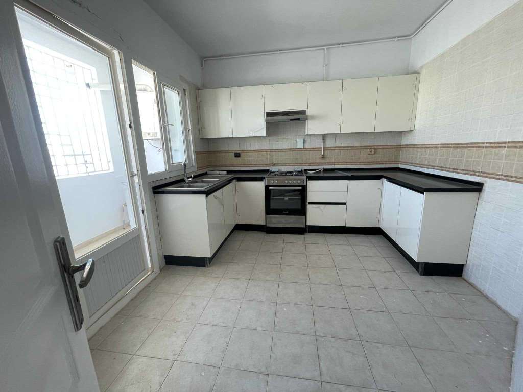 A louer un appartement S4 a l'aouina