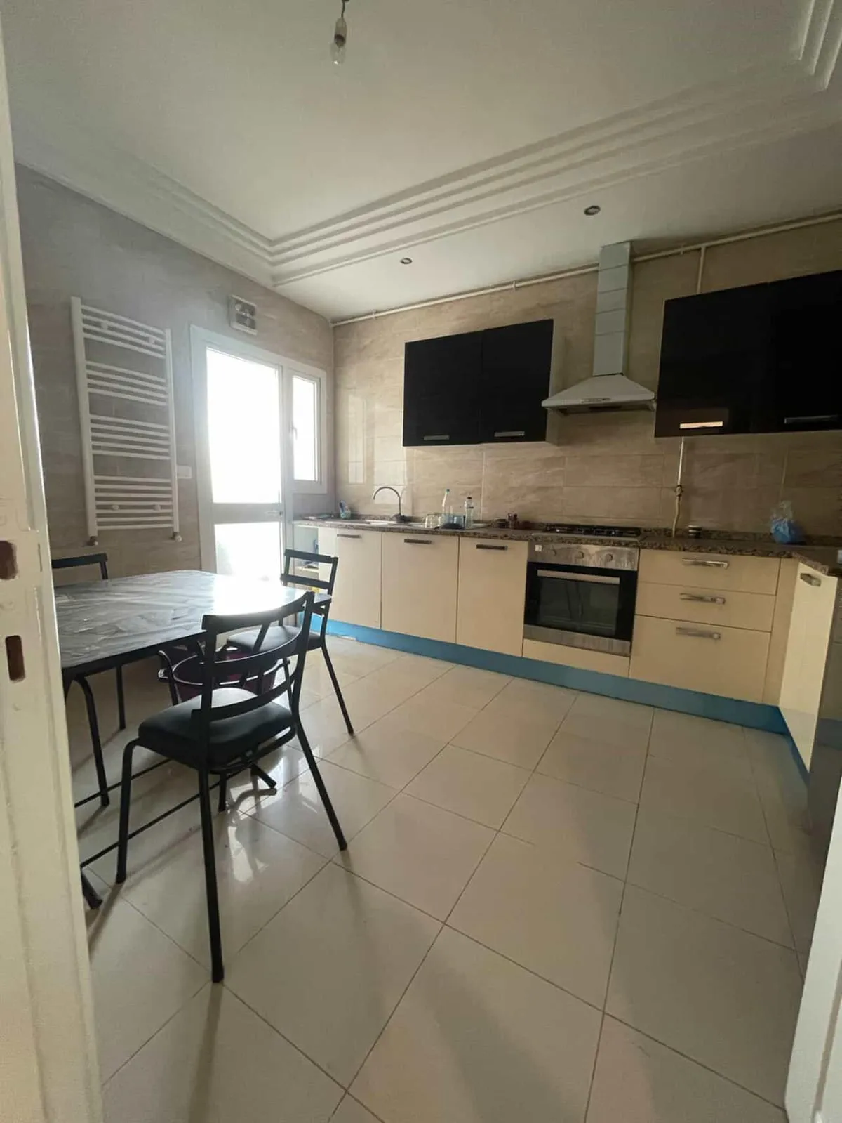 Bel appartement S+3 – Très haut standing – La Soukra (par nuitée)