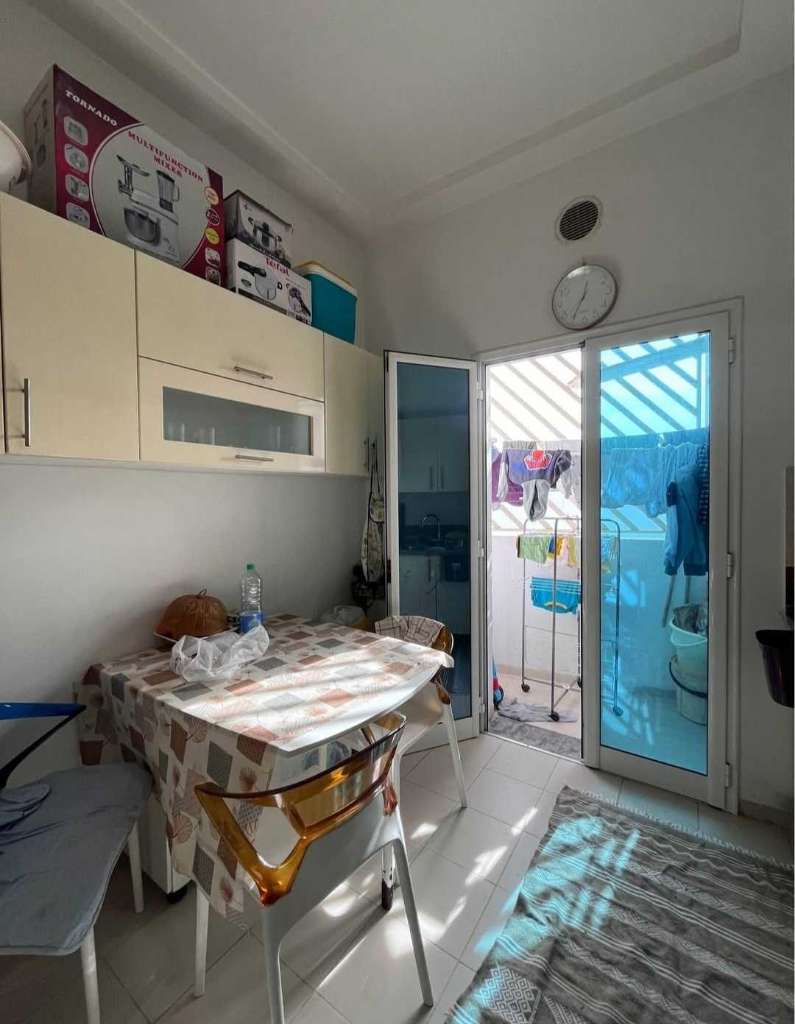 Bureau H6 derrière l'ambassade de France