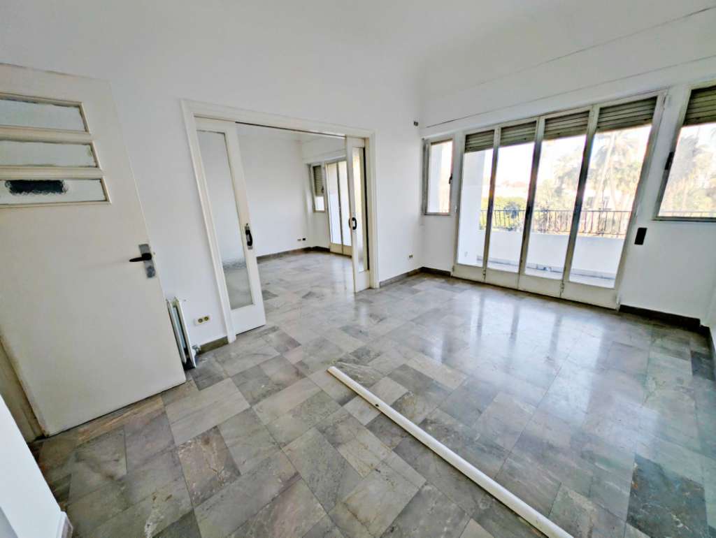 Bureau H6 derrière l'ambassade de France