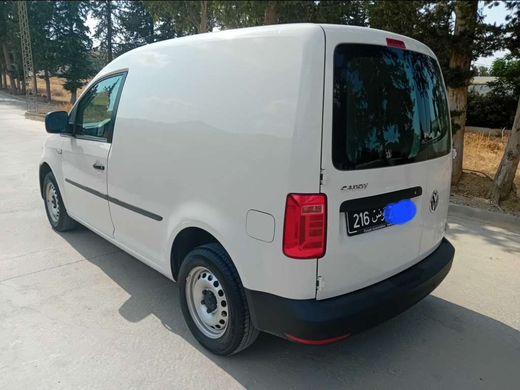 A vendre caddy diesel 5 cv tdi première main touttops tel 55090199