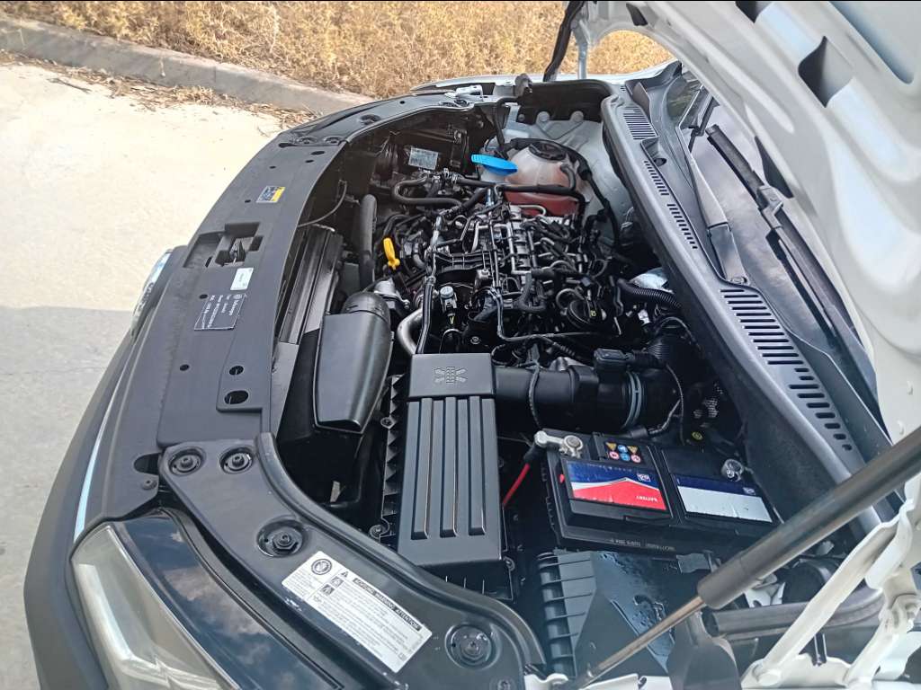 A vendre caddy diesel 5 cv tdi première main touttops tel 55090199