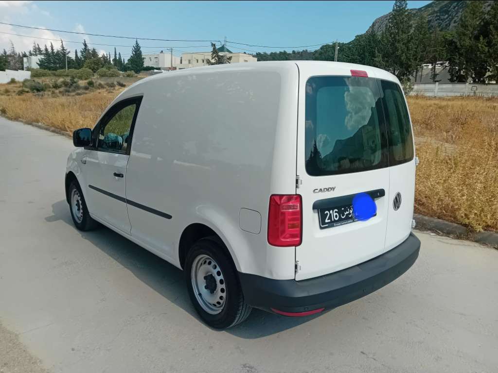A vendre caddy diesel 5 cv tdi première main touttops tel 55090199