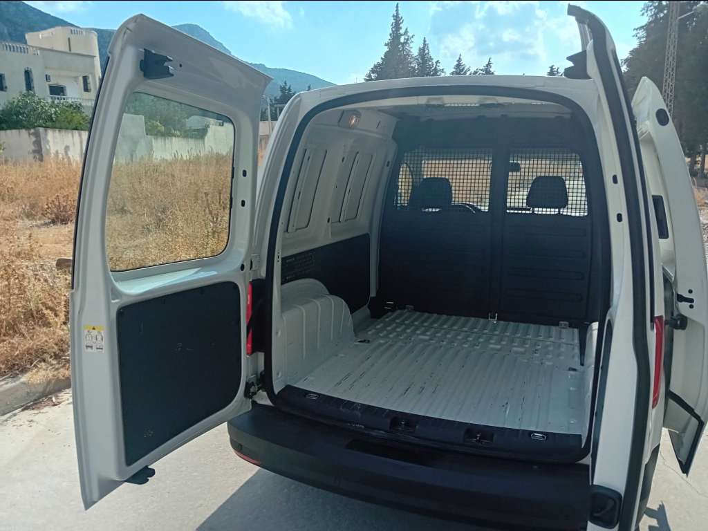 A vendre caddy diesel 5 cv tdi première main touttops tel 55090199