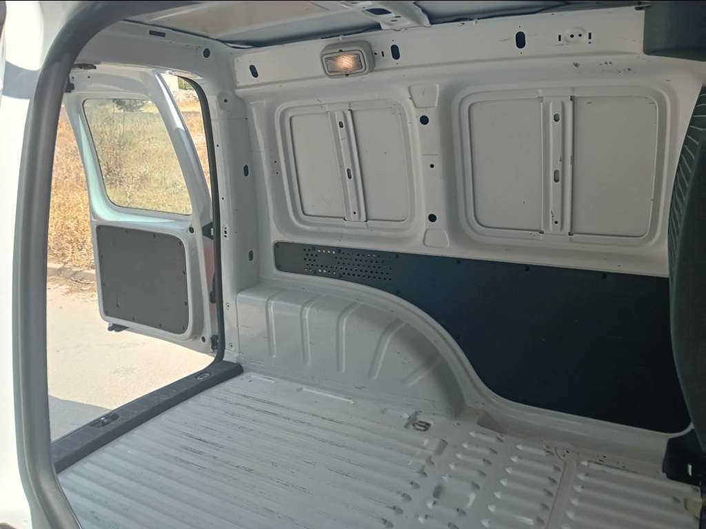 A vendre caddy diesel 5 cv tdi première main touttops tel 55090199