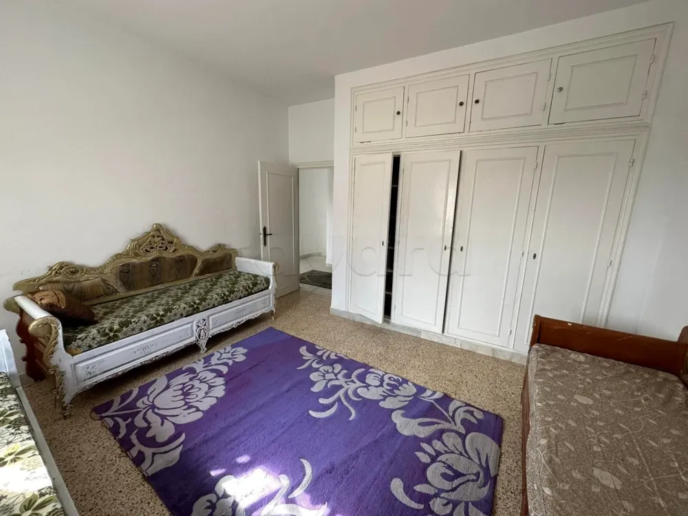 un étage villa S+3 équipé situé à Menzah 7