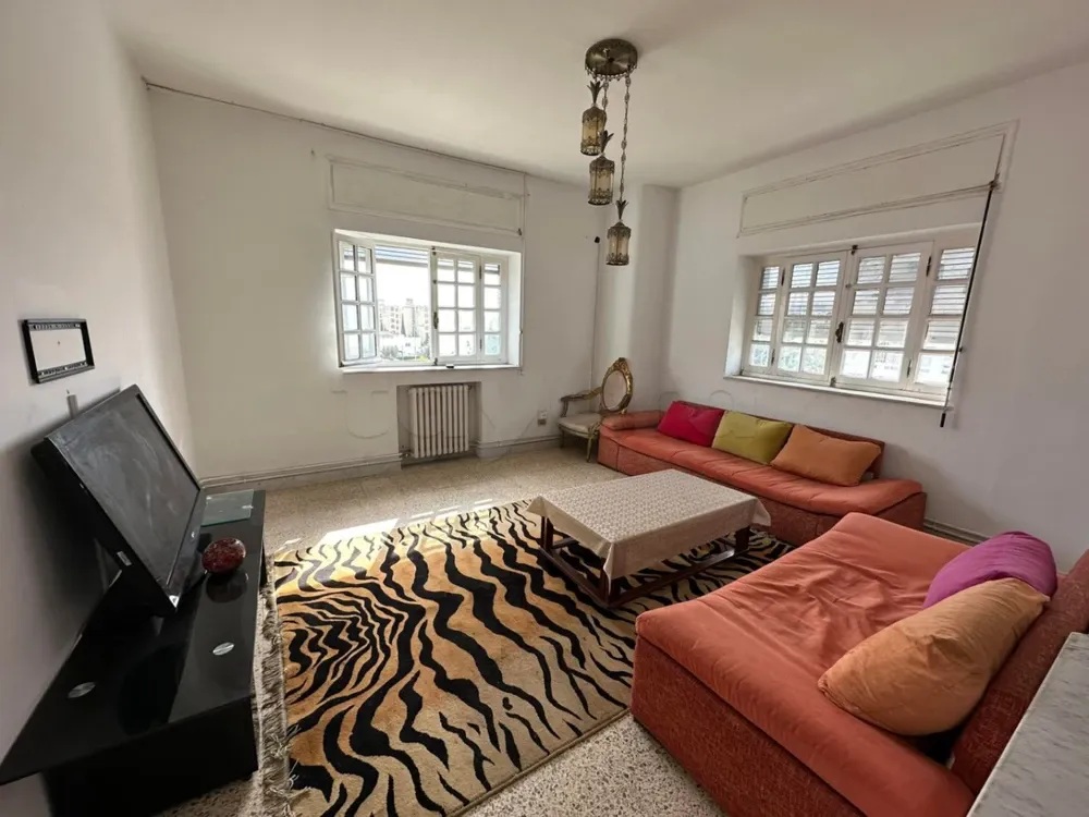 un étage villa S+3 équipé situé à Menzah 7