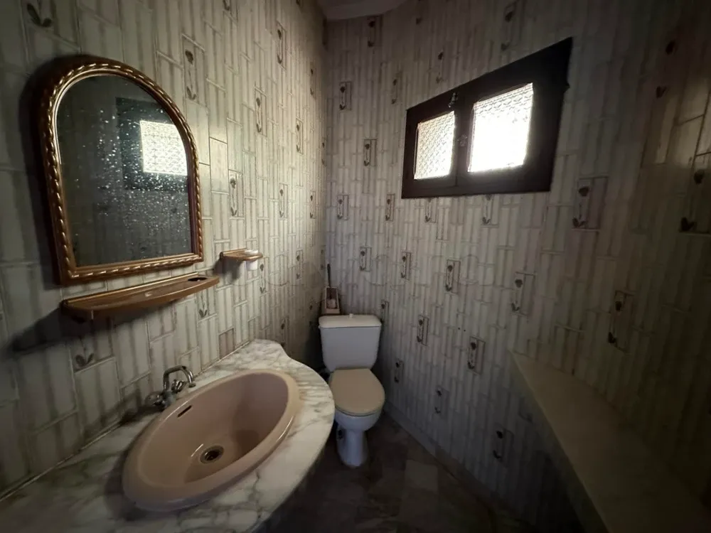 un étage villa S+3 équipé situé à Menzah 7