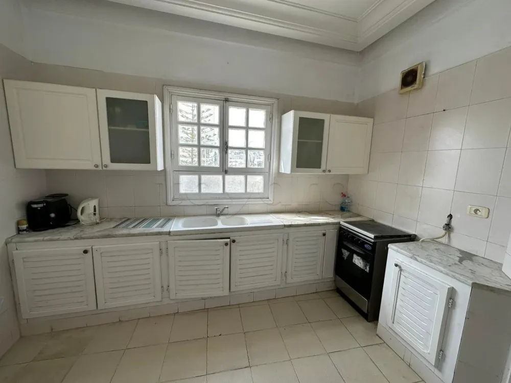 un étage villa S+3 équipé situé à Menzah 7
