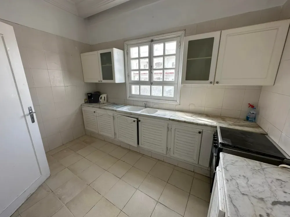 un étage villa S+3 équipé situé à Menzah 7