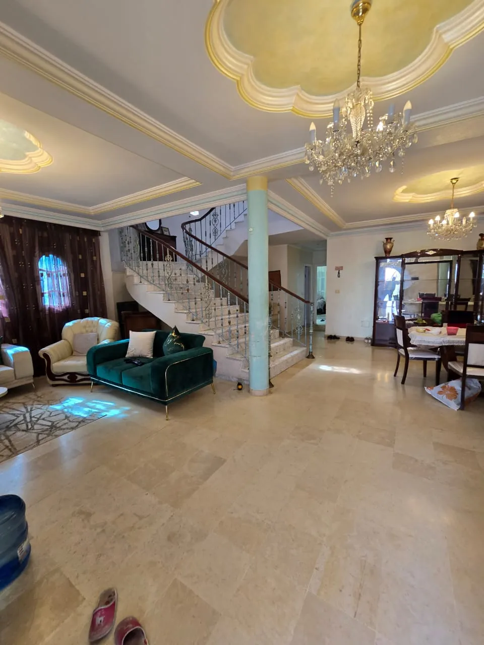 đĄUNE MAISON FAMILLIALE Ă VENDRE: Villa S+5 Avec Jardin Ă Sahloul