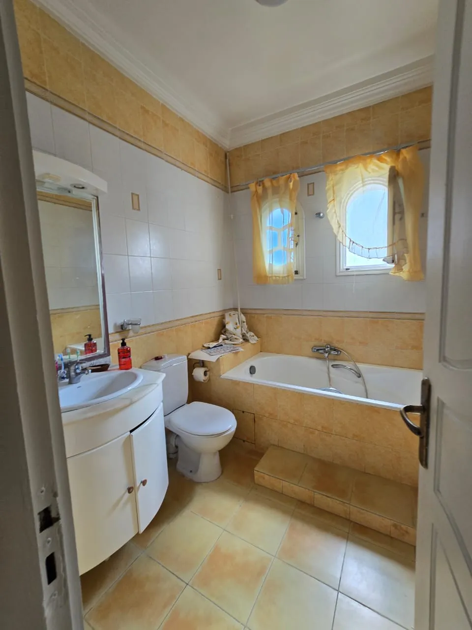 đĄUNE MAISON FAMILLIALE Ă VENDRE: Villa S+5 Avec Jardin Ă Sahloul