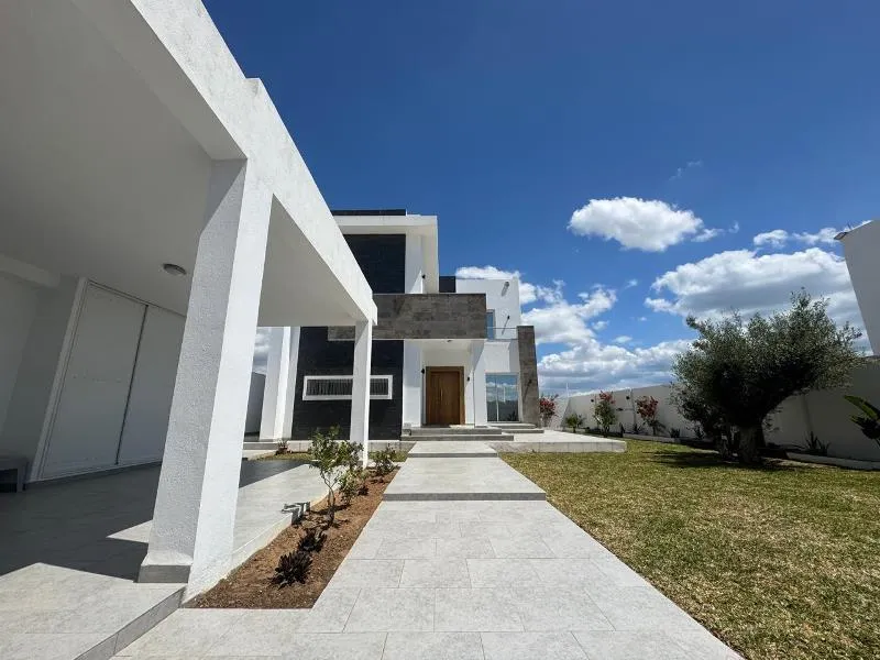 Villa CASTELLA(Réf: L3179)