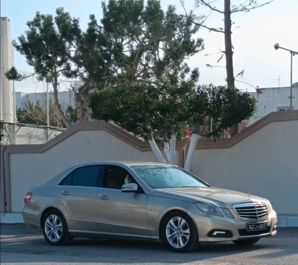 đ mercedes E 200