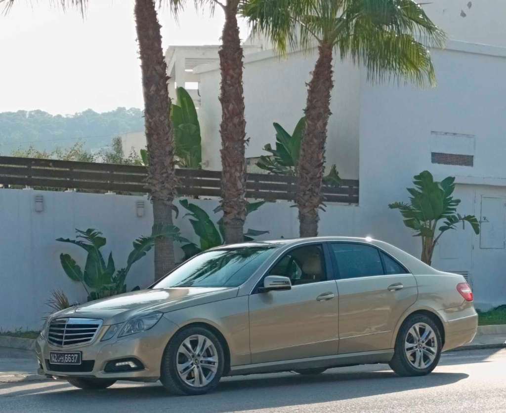 đ mercedes E 200