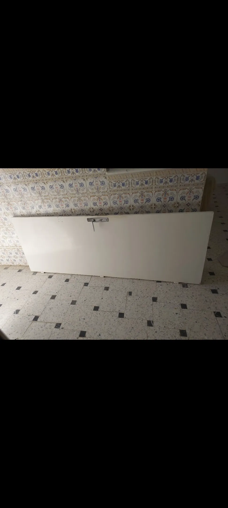 Porte à vendre ( باب للبيع )