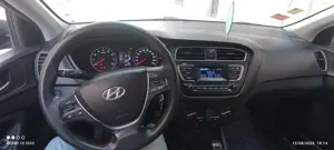 à vendre hyundai i20 première main 