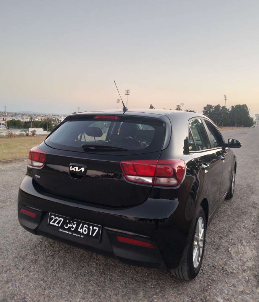 KIA RIO NEUF PREMIERE MAIN
