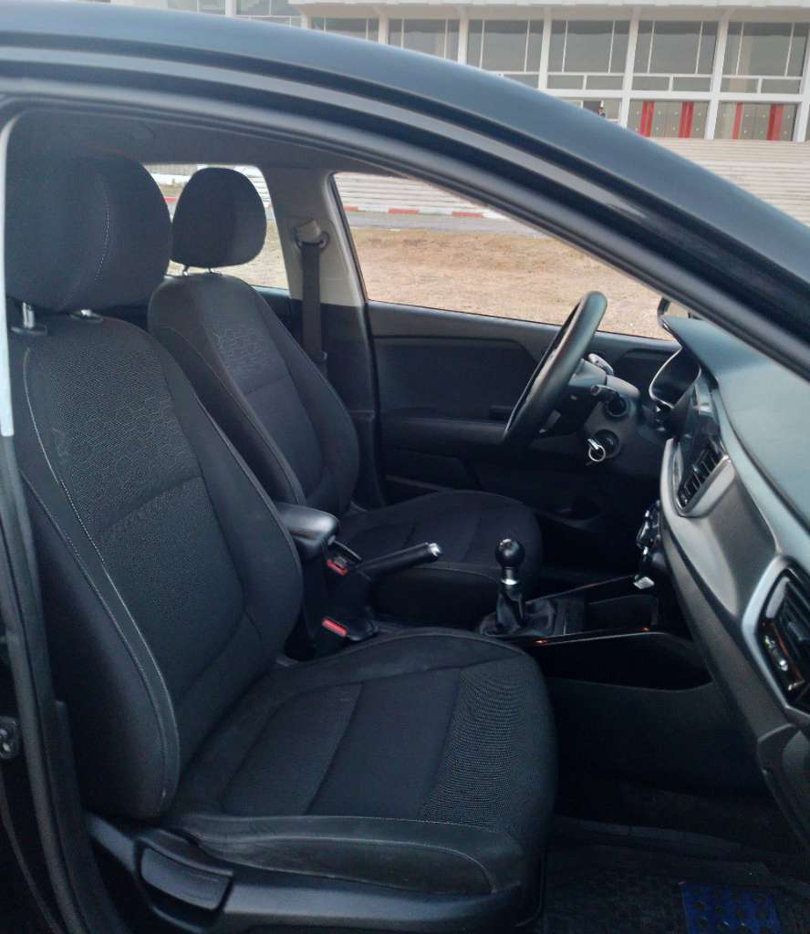 KIA RIO NEUF PREMIERE MAIN