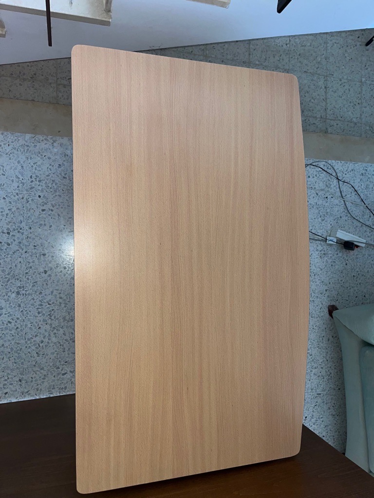 Bureau MDF en bon état - idéal étude / PC / télétravail