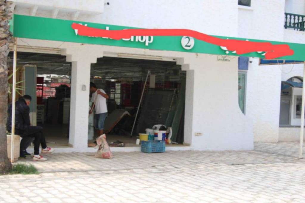 a vendre local port kantaoui sousse.  98276558