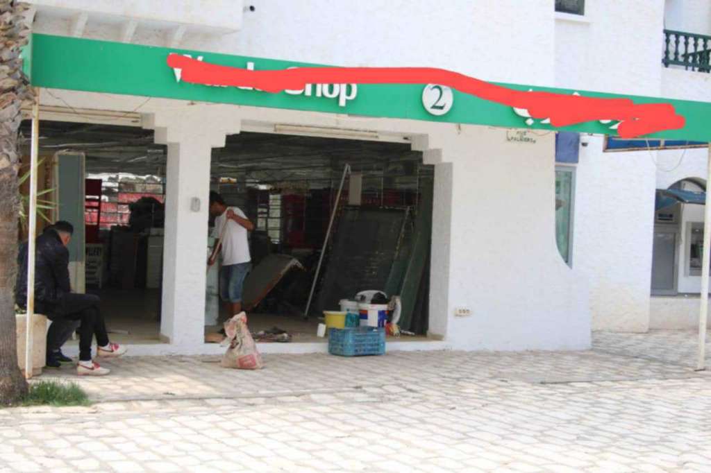 a vendre local port kantaoui sousse.  98276558