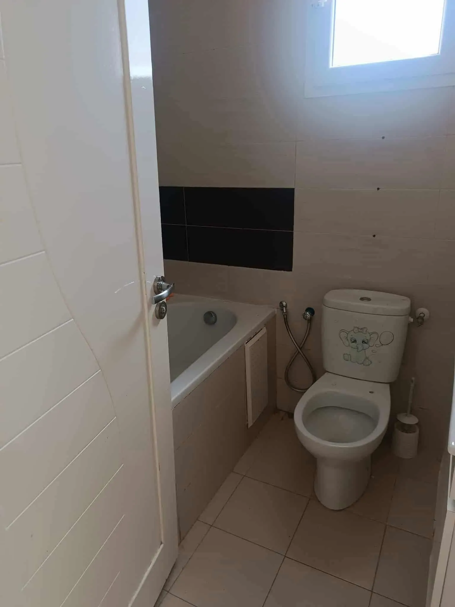 un appartements s+2 haut standing au rdc a louer situé a Bardo a Proximité stade