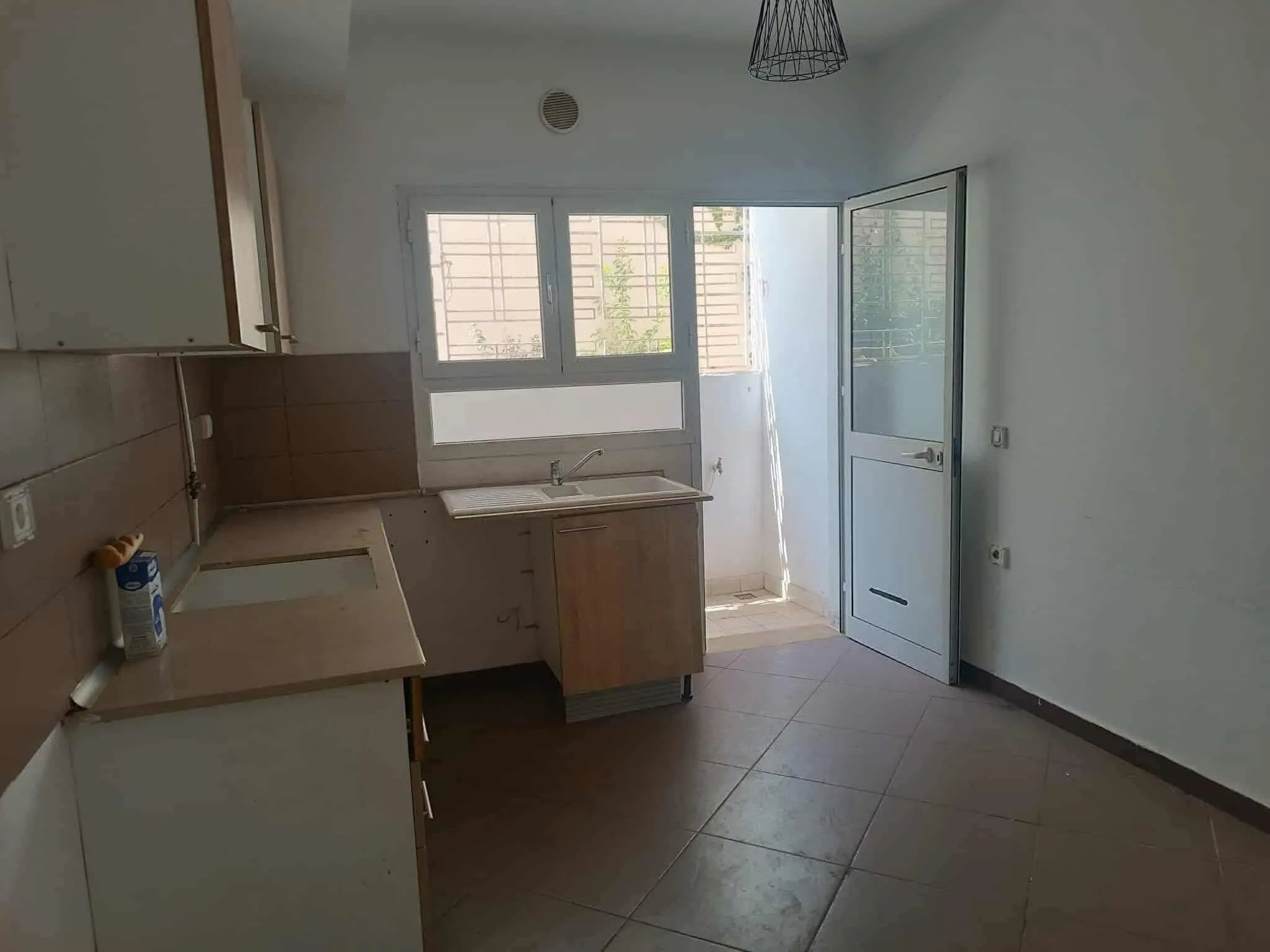 un appartements s+2 haut standing au rdc a louer situé a Bardo a Proximité stade