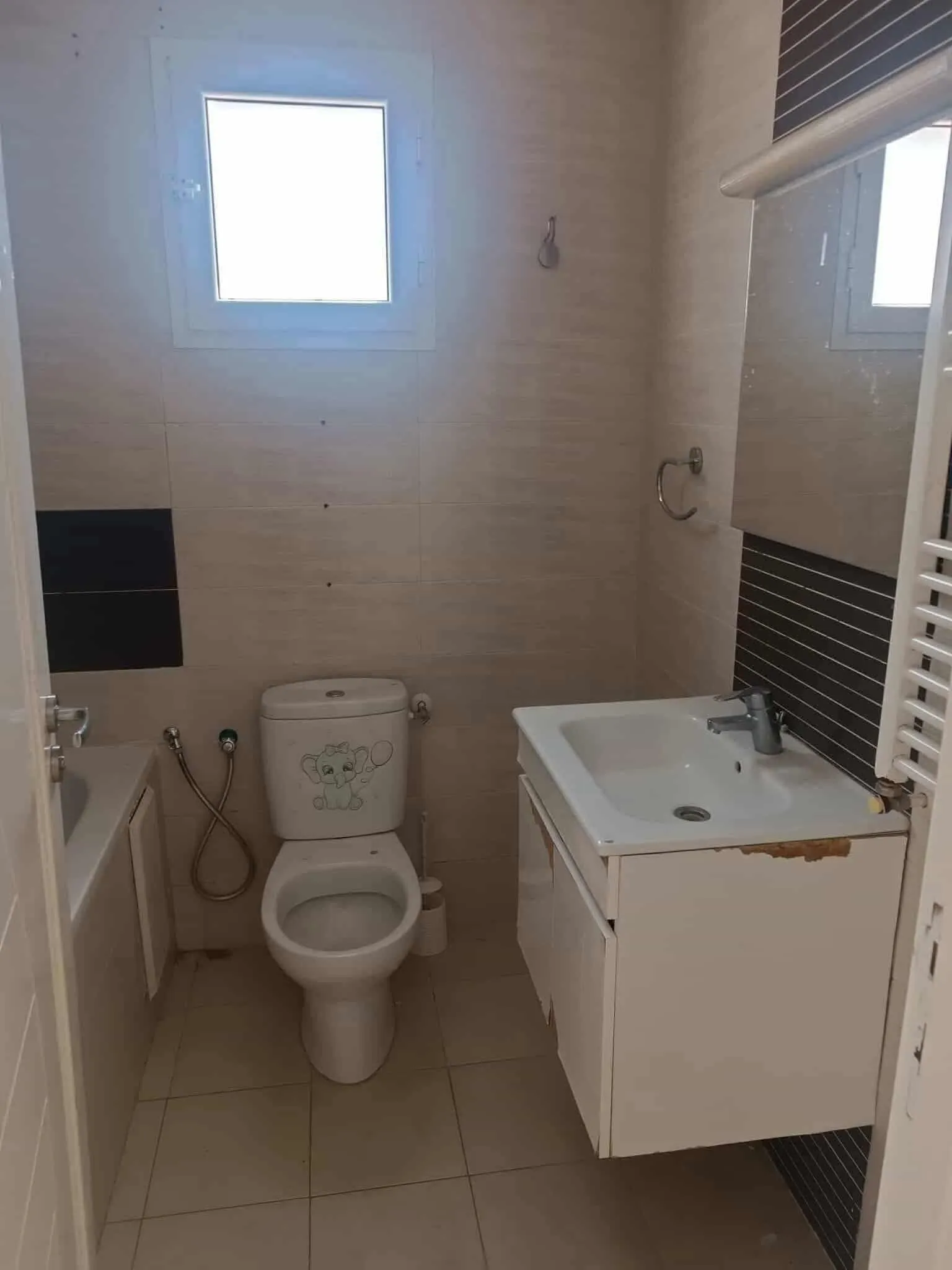 un appartements s+2 haut standing au rdc a louer situé a Bardo a Proximité stade