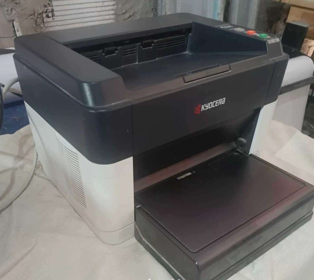 Imprimante Laser monochrome Kyocera Ecosys FS-1040 Très peu utilisé