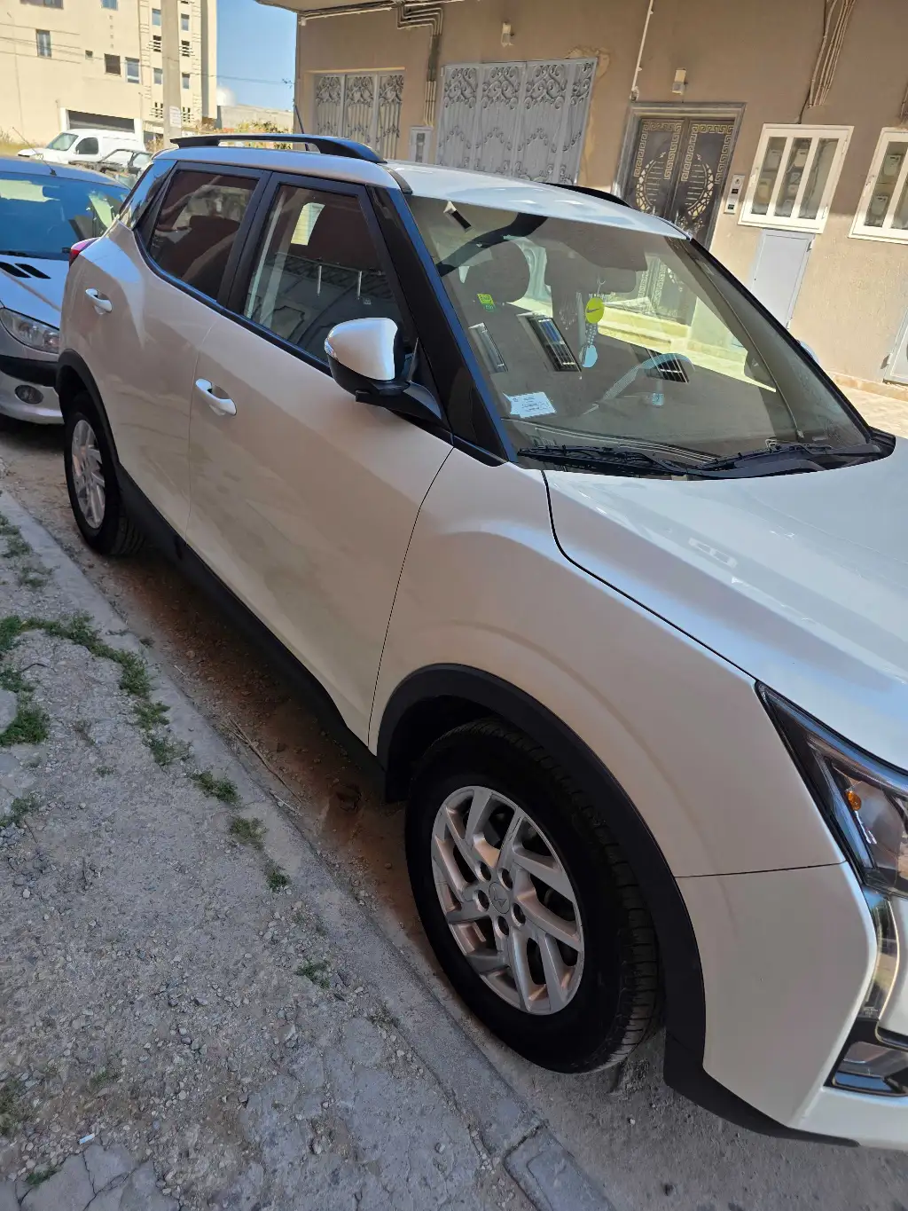 MAHINDRA XUV 300 W8