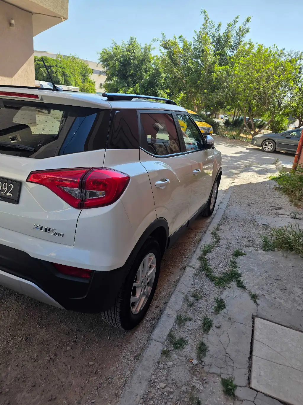 MAHINDRA XUV 300 W8